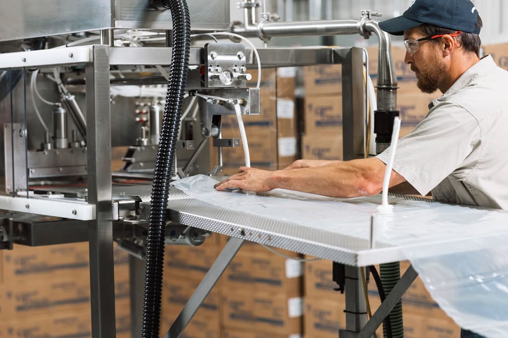 Bag-in-Box filler with bag feed